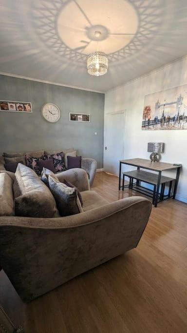Lovely 2 Bedroom Apartment In Heart Of ダンディー エクステリア 写真