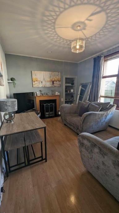 Lovely 2 Bedroom Apartment In Heart Of ダンディー エクステリア 写真